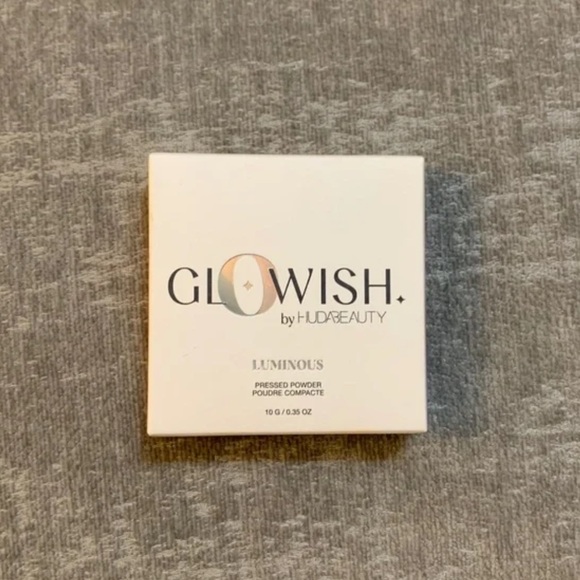 HUDA BEAUTY GloWish Luminous Pressed Powder - EXTRA TAN 09 - Picture 6 of 7